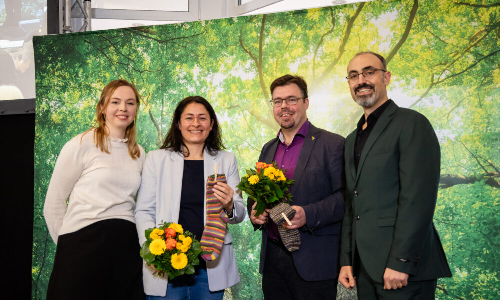 Foto der Landesvorsitzenden Greta Garlichs und Dr. Alaa Alhamwi mit den Spitzenduo Filiz Polat und Helge Limburg