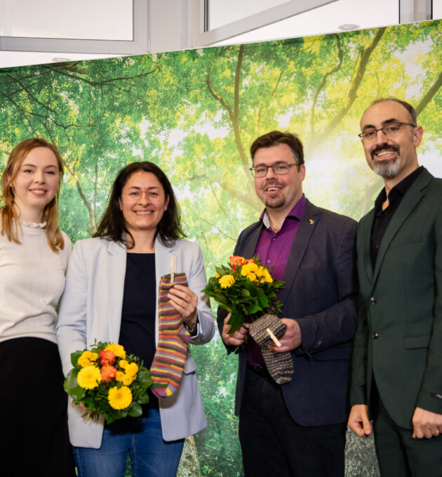 Foto der Landesvorsitzenden Greta Garlichs und Dr. Alaa Alhamwi mit den Spitzenduo Filiz Polat und Helge Limburg