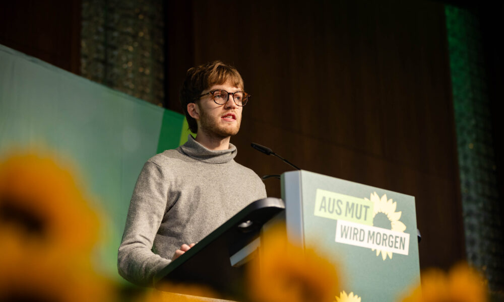 Maximilian Strautmann hält eine Rede auf der LDK in Wolfsburg.